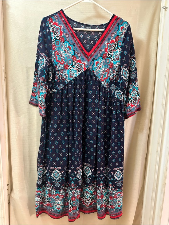 Emery Rose Dresses & Skirts - Emery Rose BOGO Boho Paisley Border Print Midi Dress Navy Large V Neck ⚫️